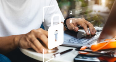 Manažer kybernetické bezpečnosti v roce 2026 Plníte všechny zákonné povinnosti