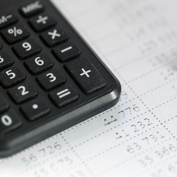 Jak správně zaúčtovat firemní dotace v roce 2026