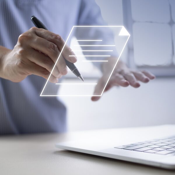 Konec papírových účetních dokladů ve škole: Jak na jejich digitalizaci v roce 2026