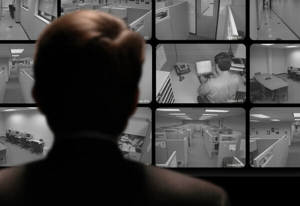 Kontrola a monitoring zaměstnanců = aby se z Vašeho práva nestala past u soudu